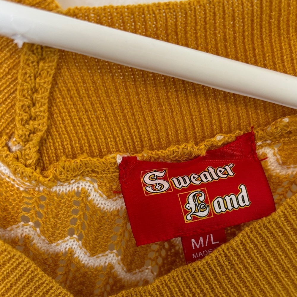 Knit Mustard and White V-Neck Sweater - Picture 3 of 3